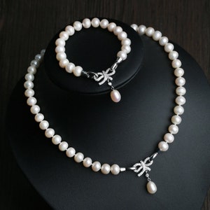 Set Fashion Natural Pearl Pearl Necklace / Bracelet Set For Women