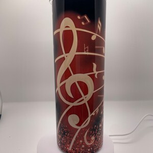 Bicchiere sottile isolato Treble Clef Music da 20 once, include coperchio, cannuccia riutilizzabile con detergente, fondo antiscivolo, spedizione gratuita