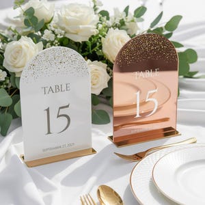 3D gouden spiegel bruiloft tafelnummers: witte acryl boog