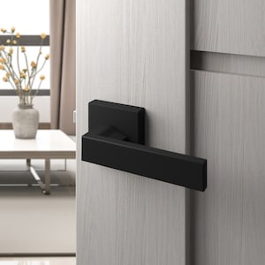 Villar Home Designs Door Lever Crown Black Passage