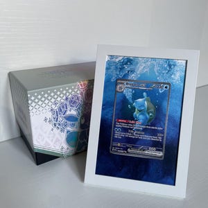 Cornisa con grafica estesa della carta Blastoise ex 200