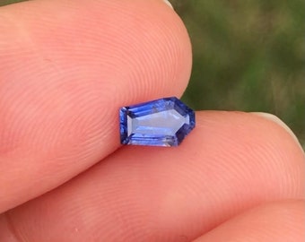 blue milk sapphire Viet Nam 0.41ct