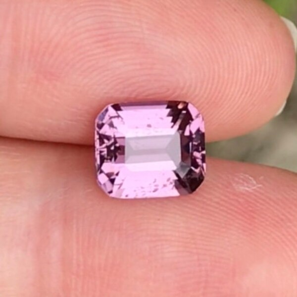 Spinel 1.856ct from Luc Yen, Vietnam. Unheated, untreatmeant.