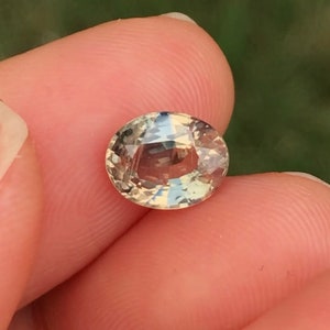 1.49ct Bi color silky sapphire Vietnam