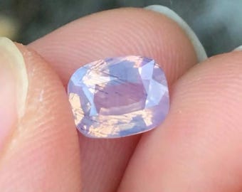 1.65カラットのライトブルーサファイア：シルキーなベトナム産宝石 