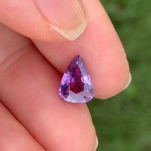 1.33ct natural violet sapphire Vietnam