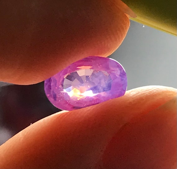 ベトナム、ルーク・イエン産、1.47カラットのバイカラーサファイア