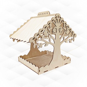 Puede incluir: Un comedero para pájaros de madera con forma de árbol y techo. El comedero tiene una base cuadrada y un tronco de árbol con ramas y hojas. Hay pequeños círculos cortados en las ramas, que pueden servir para contener semillas de pájaros.