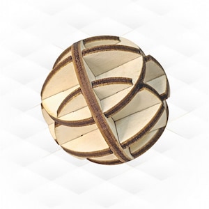 Könnte beinhalten: Ein Holzpuzzle in Form einer Kugel mit geometrischem Design. Das Puzzle besteht aus mehreren ineinandergreifenden Teilen, die zusammengesetzt und wieder auseinandergenommen werden können.