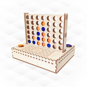 Puede incluir: Juego de Conecta 4 de madera con un acabado de madera clara. El tablero de juego tiene el número "4" grabado en la parte delantera. Las fichas son de color naranja y azul.
