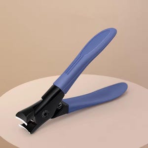Strong clipper for thick nails
