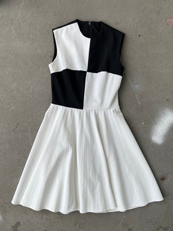 1960s Color Block Black & White Dress Gem