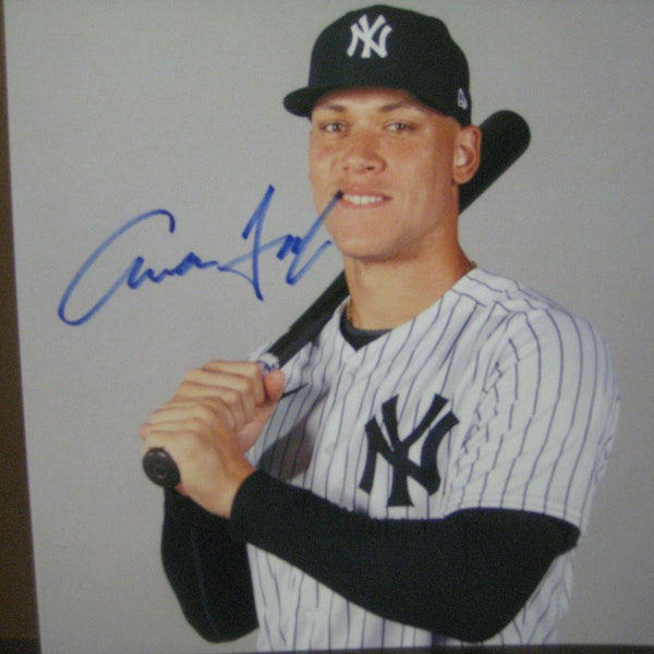 Aaron Judge NY Yankees Autographed 8 x 10 Photo w/COA