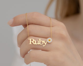 Daisy Name Necklace, Custom Daisy Name Pendant, Mom Necklace With Daisy Charm, Perfect Gift For Mother's Day, Floral Jewelry Gift For Women.