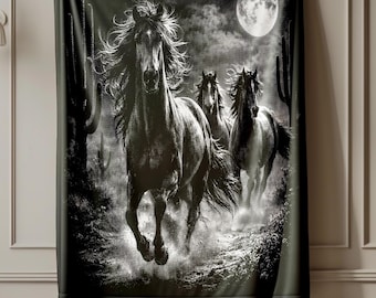 Manta de caballos salvajes, manta vintage de Halloween con estampado de semitonos, manta retro del desierto a la luz de la luna, regalo gráfico de vaquero occidental con semental corriendo