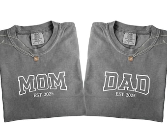 Comfort Colors® Personalized Mama and Dad Shirts, New Dad Shirt, Gift for New Mom, Pregnancy Announcement Shirt, Gift For Mom and Dad Shirt