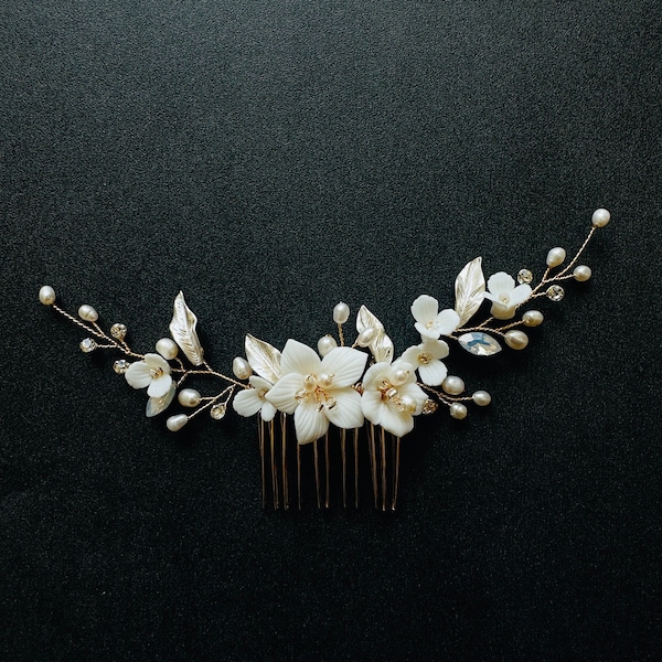 Accessoire de cheveux de mariage avec perles, liane de cheveux de mariée en perles, peigne à fleurs pour la mariée, liane de cheveux en perles d'argent, postiche de fleurs en argile ivoire