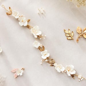 Haarstokje voor bruiloft bloemen zilveren bruids haarstokje, zilveren haarstukje, bloem haarstokje voor boho bruid, witte bloem bruids haarstokje