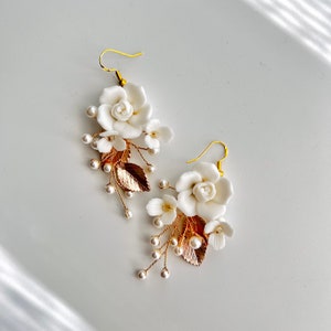 bridal hairpiece and earrings, rose gold bridal hair comb, ivory white clay flowers hair comb for wedding, champagne bridal hair accessory