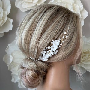 Bridal Hair Comb with Pearls, Bridal Hairpiece for Wedding, Flower Hairpieces for Bride, Clay Flower Hairpiece