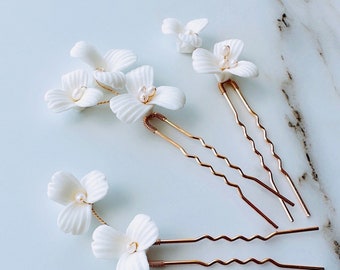 Florets Hair Pins for Bride, Ivory White Flower Pins, Bridal Hair Pins, Bridesmaid Hair Pins for Wedding.