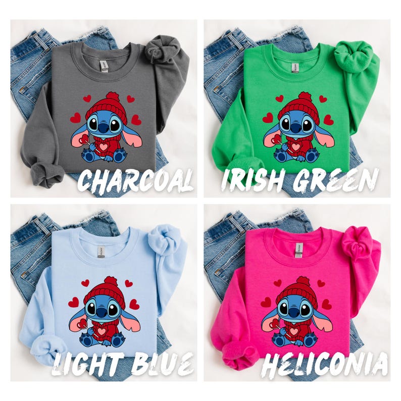 Peut inclure: Quatre sweat-shirts de couleurs diff&eacute;rentes avec un personnage de dessin anim&eacute; Stitch portant un chapeau rouge et tenant un c&oelig;ur. Les couleurs sont anthracite, vert irlandais, bleu clair et heliconia.
