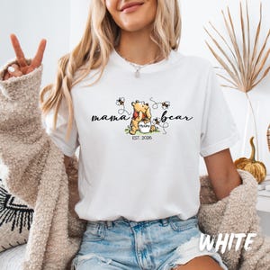 Sweat-shirt personnalisé « Maman Ours », motif Winnie l'Ourson, manches personnalisées avec le prénom de l'enfant image 7