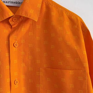 vintage Marimekko Mika Piirainen M logo carta camisa unisex mandarina 80s 90s