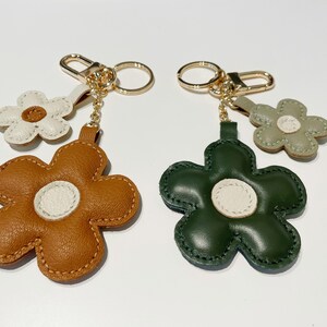 Designer Leather Flower Keychain With Classic Flower Pattern For Men And  Women 2023 Collection With Coin Pocket, Gold Buckle Rings, And Pendant Charm  For Bags And Keys From Fashion_cap, $36.12