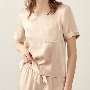 Mulberry Silk Pajama Set: Women&#39;s Short Sleeve Sleepwear