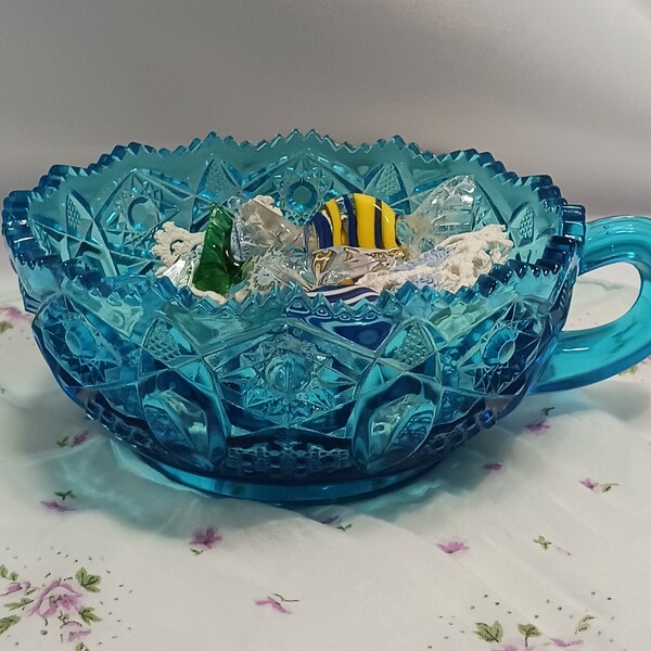 Vintage LE Smith colonial blue "Heritage" nappy dish or candy bowl