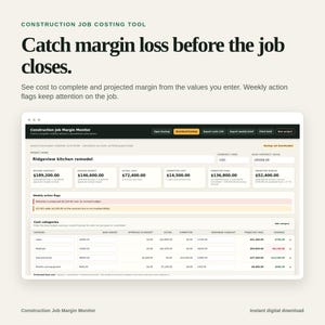 Può includere: Un'interfaccia digitale per uno strumento di calcolo dei costi di costruzione denominato Construction Job Margin Monitor. La dashboard mostra i dati finanziari del progetto, inclusi budget rivisto, costi effettivi e margini previsti.