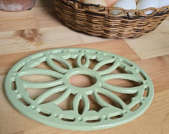 Vintage Green Cast Iron Trivet Oval Enamel Sunburst Farmhouse Kitchen