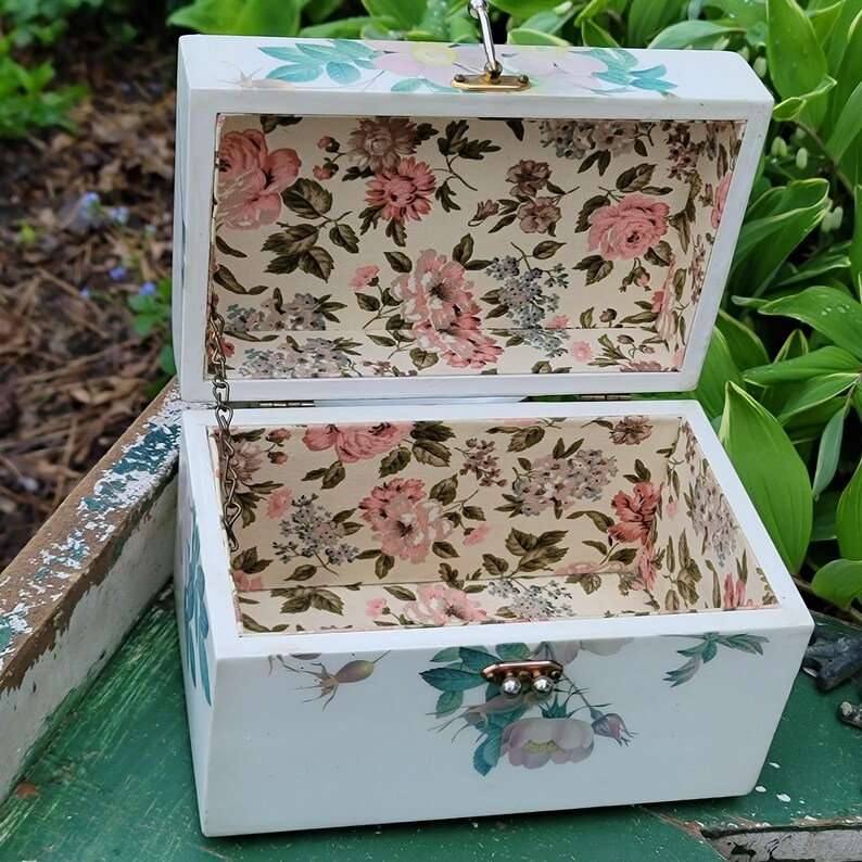Vintage Square Floral Purse, Lacquered Box Purse: Annie Laurie Style Handbag with Roses image 8