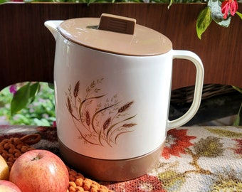 Quikut Wheat Pitcher, Brown and White Pitcher, Vintage Thermal Pitcher with Lid, Small Beverage Pitcher