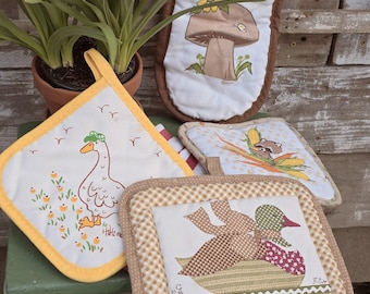 Vintage 1980s Potholder Hot Pads, with Wooden Hanging Ring, Mushroom Oven Mitt