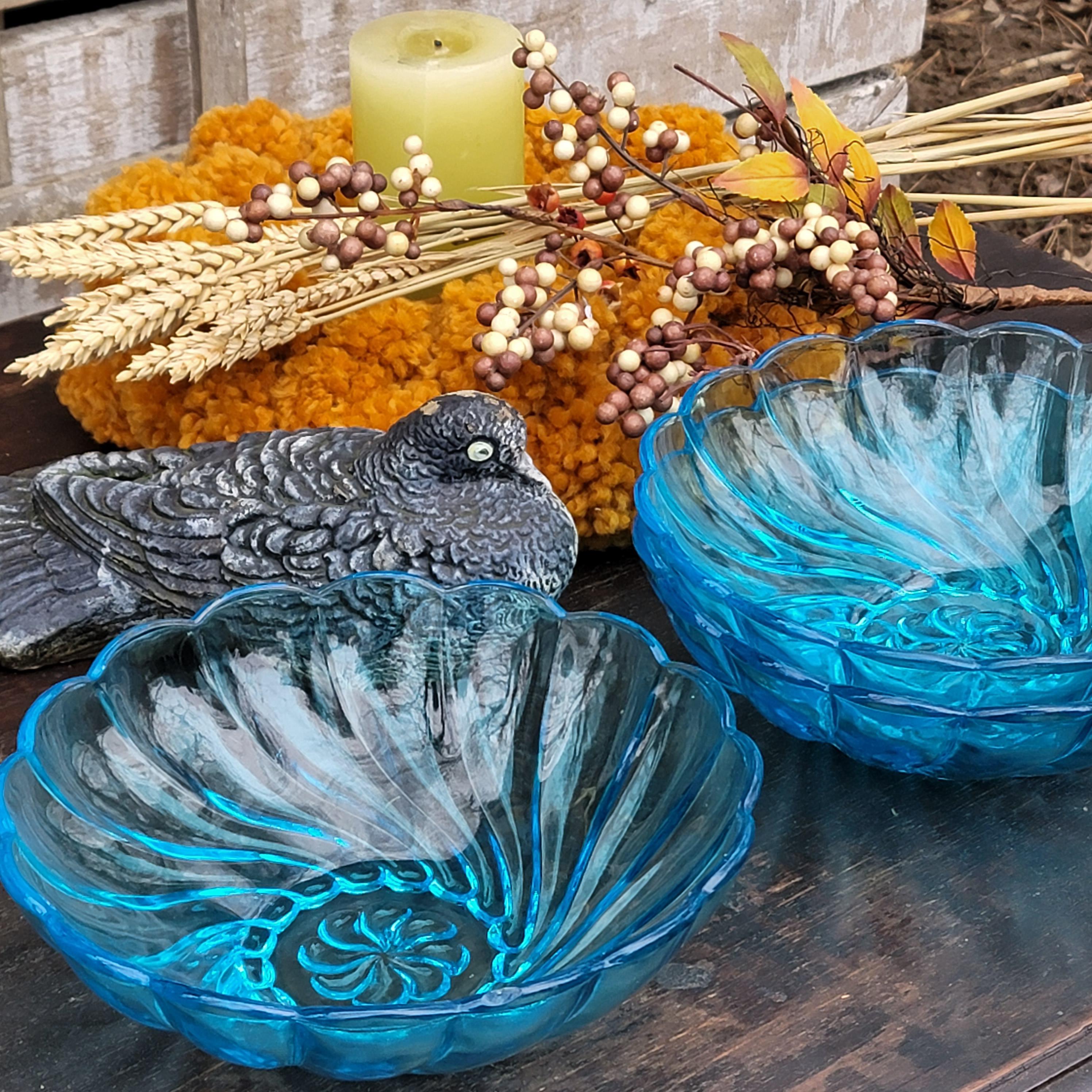 Vintage Hazel Atlas Capri Bowls: Seashell Swirl Aquamarine Blue