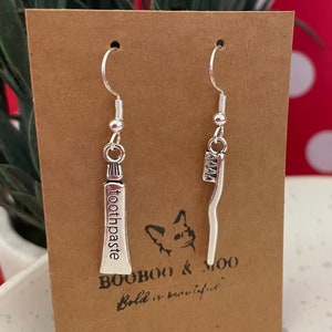Boucles d&#39;oreilles brosse à dents et dentifrice / dentiste / étudiant en médecine dentaire / hygiéniste / infirmière / pochette cadeau / hameçons en métal argenté ou en argent sterling