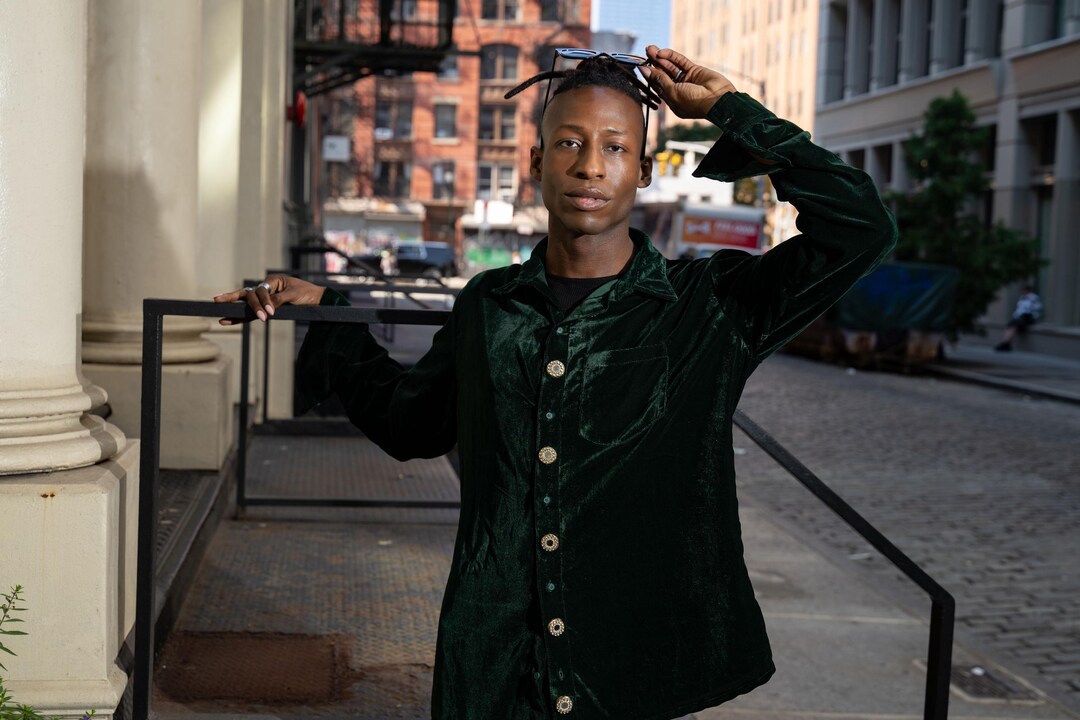 green velvet dress shirt LINDEN WOVEN LINEN BUTTON-UP SHIRT – Velvet by Graham & Spencer