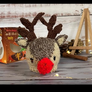 Patrón de tejido para funda de chocolate naranja con diseño de reno