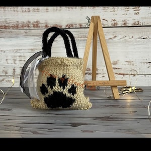 Patrón de tejido para bolso de mano con forma de pata, con cubierta de color chocolate y naranja
