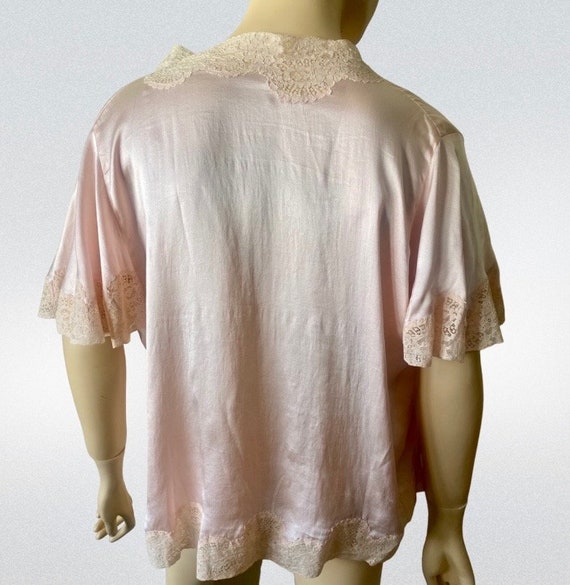 Vintage 30s 40s Pink Satin Lace Trimmed Bed Jacket - image 5