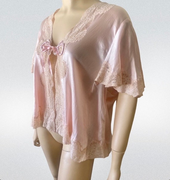 Vintage 30s 40s Pink Satin Lace Trimmed Bed Jacket - image 2