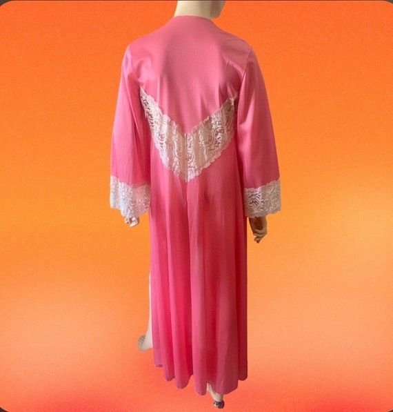 Vintage 1970s Bubblegum Pink Lounge Robe with Lace - image 6