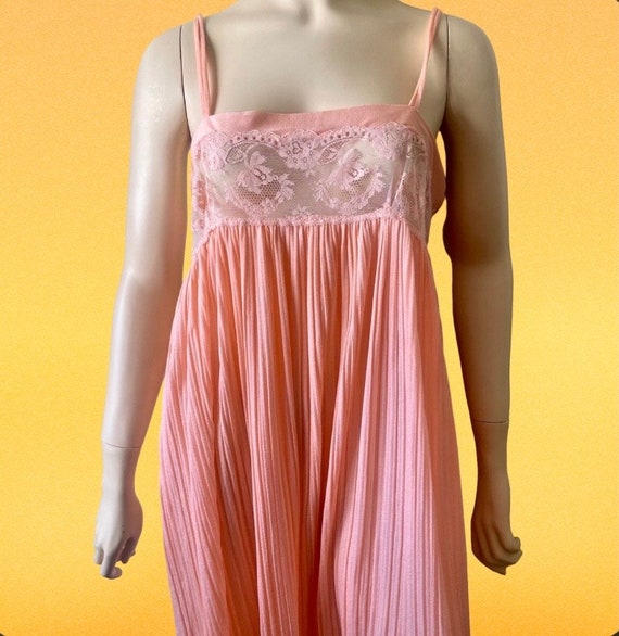 1970s Peach Grecian Pleated Lace Maxi Nightgown