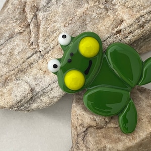 Frog Fused Glass Refrigerator Magnet, Frog Magnet, Green Magnet, Frog Fridge Magnet, Fused Glass Magnet, Green Frog Magnet, Magnet, 413