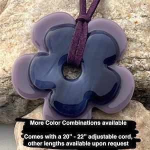 Purple Flower Pendant, Fused Glass Pendant, Lavender Flower Necklace, Lavender Necklace, Purple Pendant, Handmade Gift, Retro Pendant, 1185