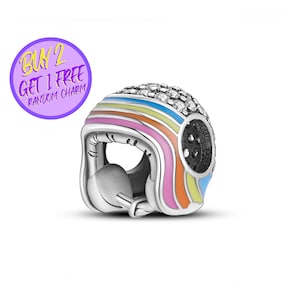 Breloque casque arc-en-ciel pour bracelet, Breloque casque de trottinette, breloques de créateur pour elle, cadeaux d&#39;anniversaire pour elle, cadeaux de Noël