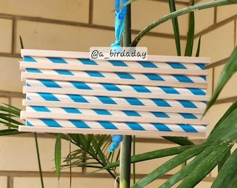 Juguete masticable de balsa de tamaño completo: juguetes hechos a mano para pájaros pequeños a medianos utilizando materiales seguros que fomentan comportamientos naturales.