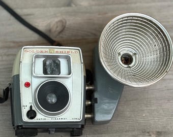 Vintage Golden Shield-reflexcamera met Sightseer-flitser, plankdecor uit de jaren 60
